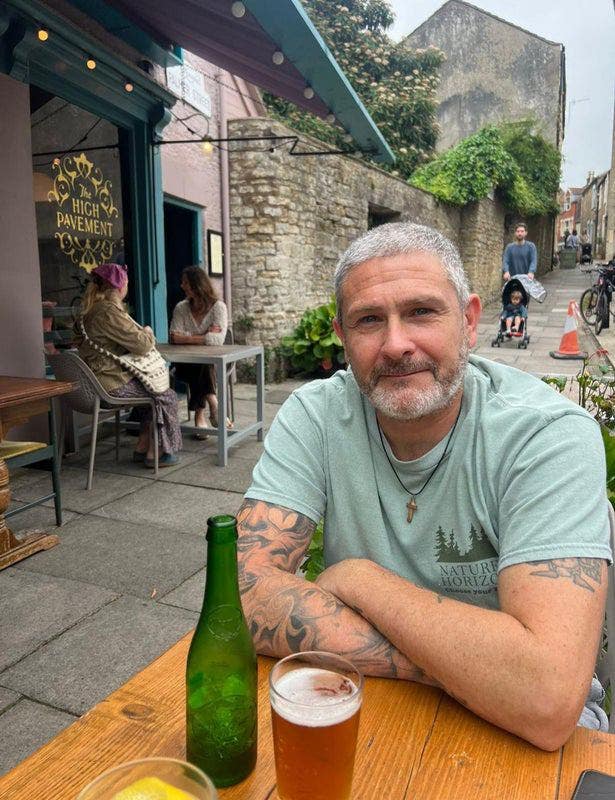 Professional Male seeks a double room Main Photo