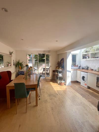 Lovely, bright en-suite room in Streatham!  Main Photo