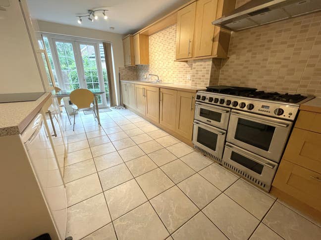 All Inclusive Professional Houseshare Main Photo