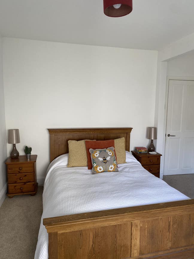 Newly decorated large double room with ensuite  Main Photo