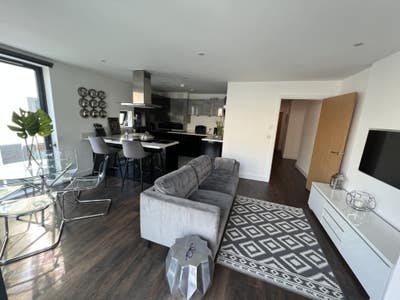 Looking for a likeminded flatmate!  Main Photo