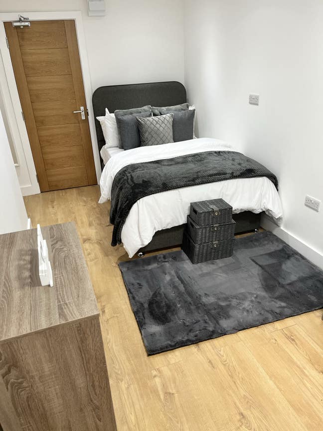 Spacious Ensuite Room | All-Ensuite Complex Main Photo