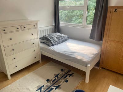 Redecorated spare room, close to Station Main Photo