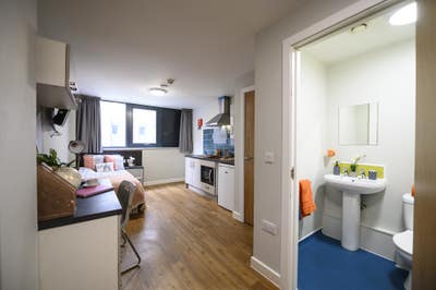 Premium Single Bed Studio | Sheffield City Centre Main Photo