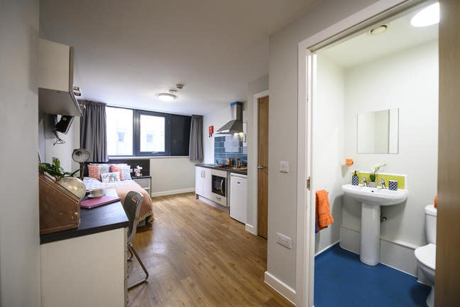 Premium Single Bed Studio | Sheffield City Centre Main Photo