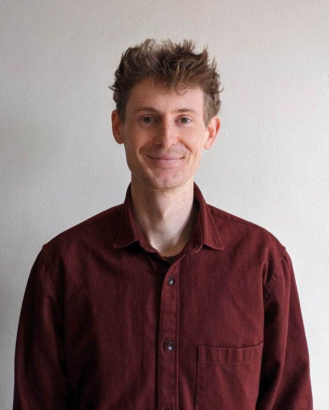 Professional Male seeks a single or double room Main Photo