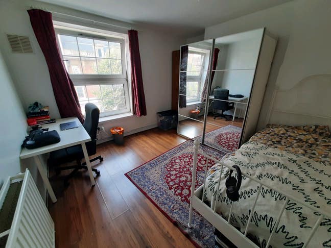Large  ROOM 30 SEC walk from Central Line Main Photo