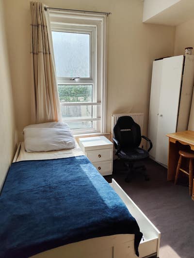 Single Ensuite Town Centre room Internet No Bills Main Photo