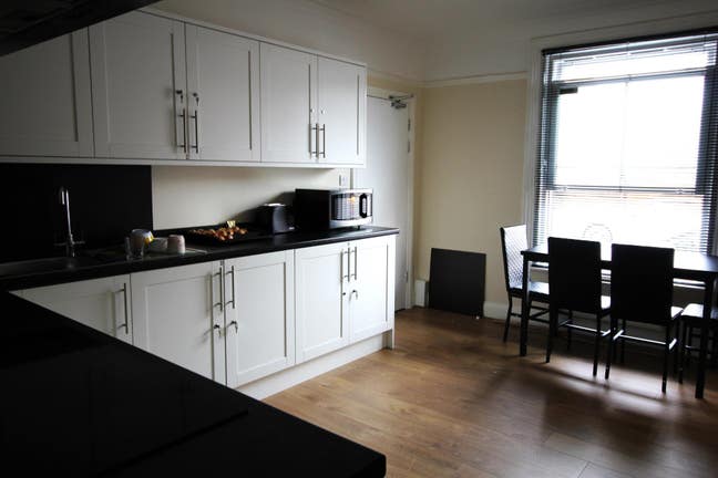 Renovated King size en-suite room Main Photo