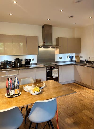 Large Double bedroom + private bathroom.Haggerston Main Photo