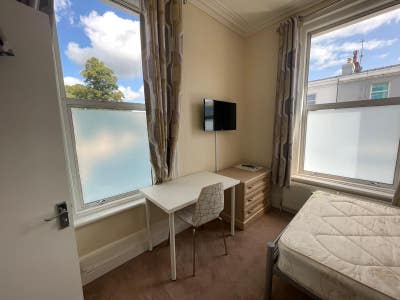 Ensuite Room Available  Main Photo