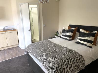 Spacious Studio with Kitchenette - nr MRI ⭐ Main Photo