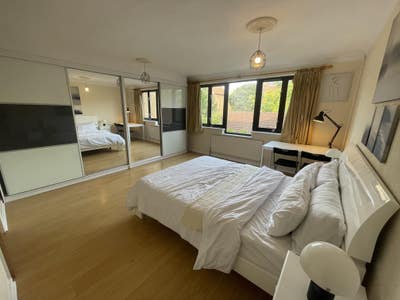 Canary Wharf - Spacious Double Room Main Photo