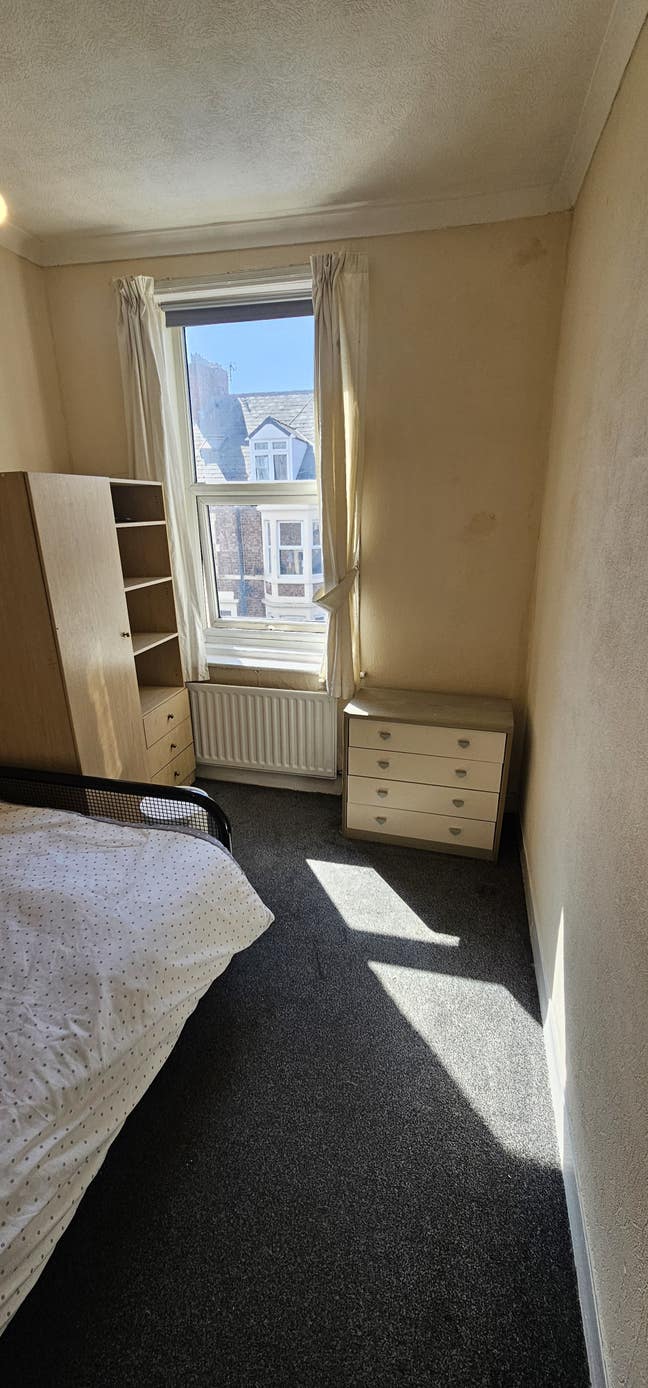 Double  Room in friendly shared house Main Photo