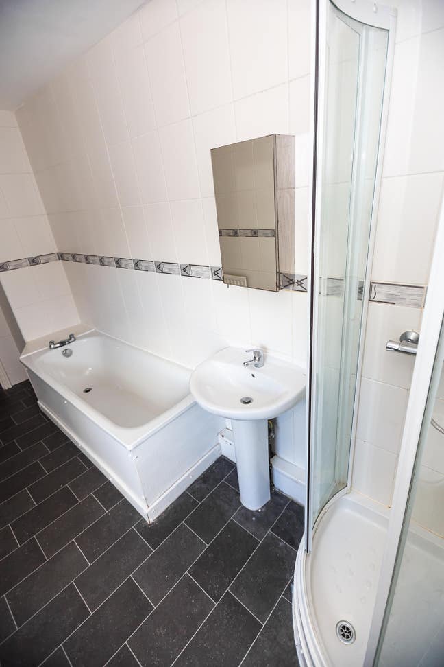 Large Double Bedroom! House Close to Smithdown! Main Photo
