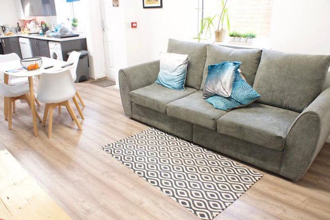 Ensuite Double Room 600 pcm Incl Bills Oldham Road Main Photo