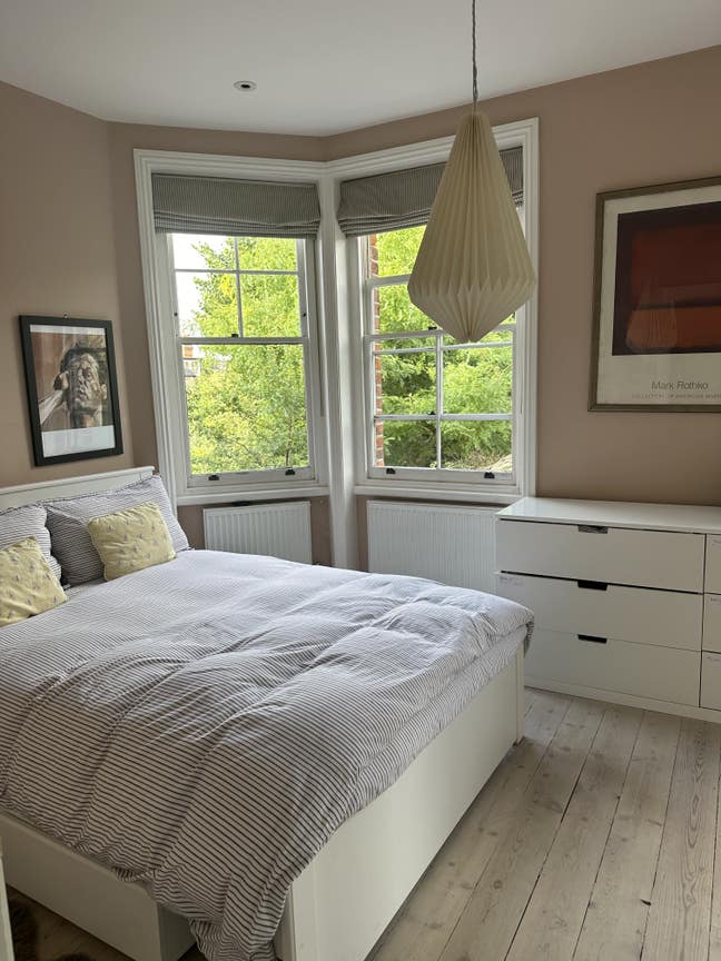 Double room available in beautiful family home  Main Photo