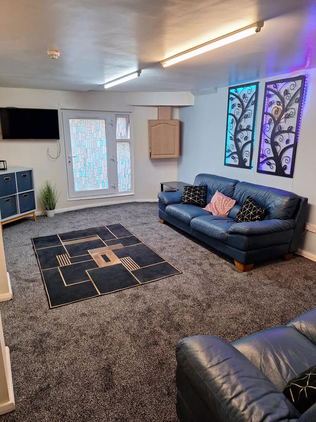 Large 10 Bed Property Main Photo