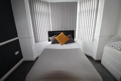 Room with Own Bathroom Near Hospital! Main Photo