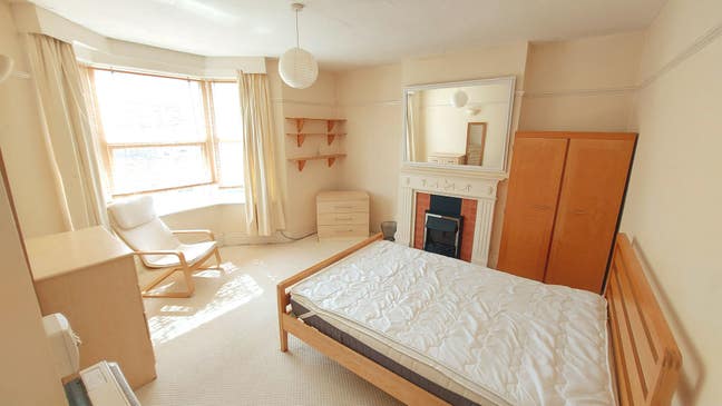 Large Double Room, Female Flatmates inc All Bills Main Photo