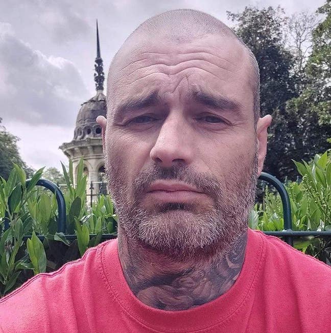 I am a professional male aged 43. I am lookin... Main Photo