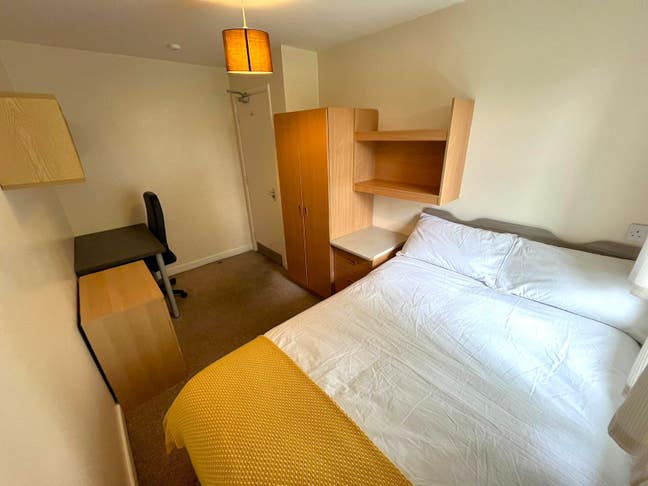 Denison Court Rooms Available from £115pw! Main Photo