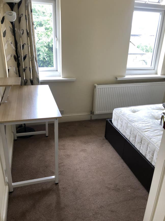 One lovely room in beautiful 4 bed house  Main Photo