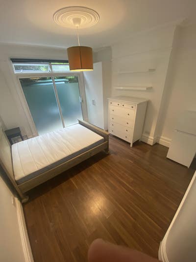 Spacious Double Room Acton W3 Main Photo