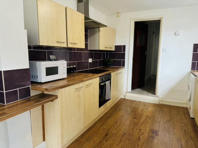 Large Double Rooms to Rent - HU5 Main Photo