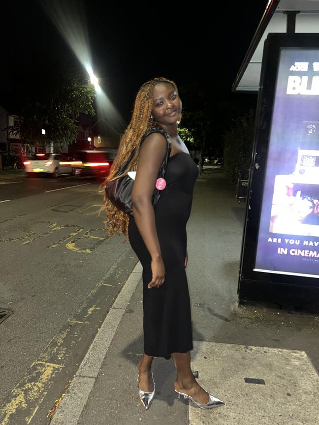 27 year old professional woman looking for a room. Main Photo