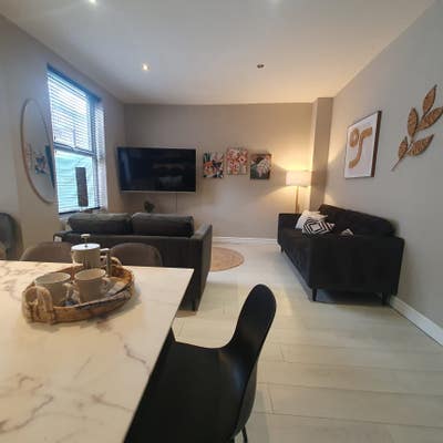 ☺️😁Impressive 7 Bedroomed House in Great Location😎 Main Photo