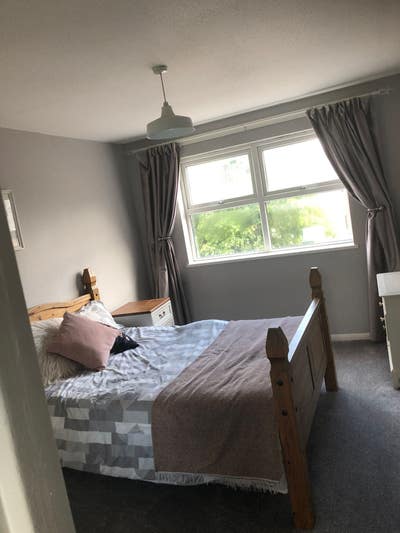 Spacious Double room near Shire Park Main Photo