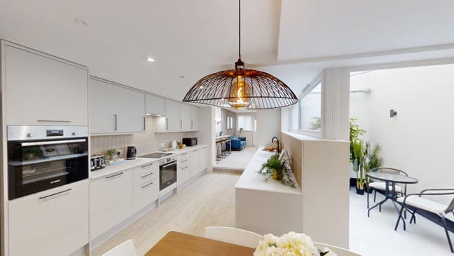 Newly Refurbished Double Bedroom with Ensuite  Main Photo