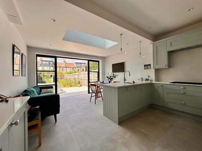 Fab Room in Raynes Park - MON-FRI  Main Photo