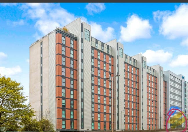 Beautiful Ensuite room in the heart of the city. Main Photo