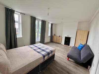 Massive double room in Greenford  Main Photo