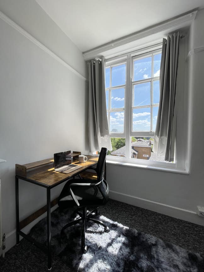 Rare opportunity in Abbey Wood! Location, Loction! Main Photo