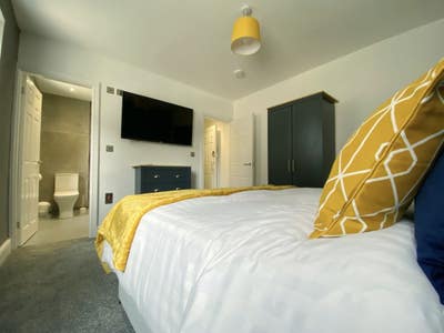 3 Bed Furnished Flat - Bills Inc - 2 mins to PLAB Main Photo