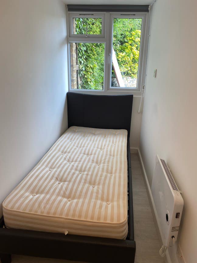 Single Room available , Bills Included Main Photo