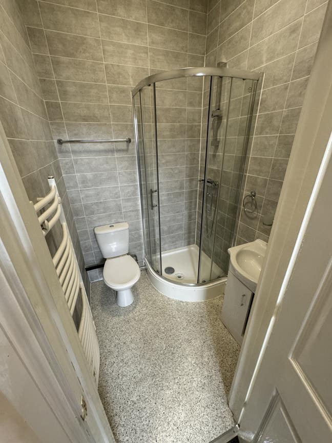 High Quality En-Sute Studio Rooms Available Main Photo