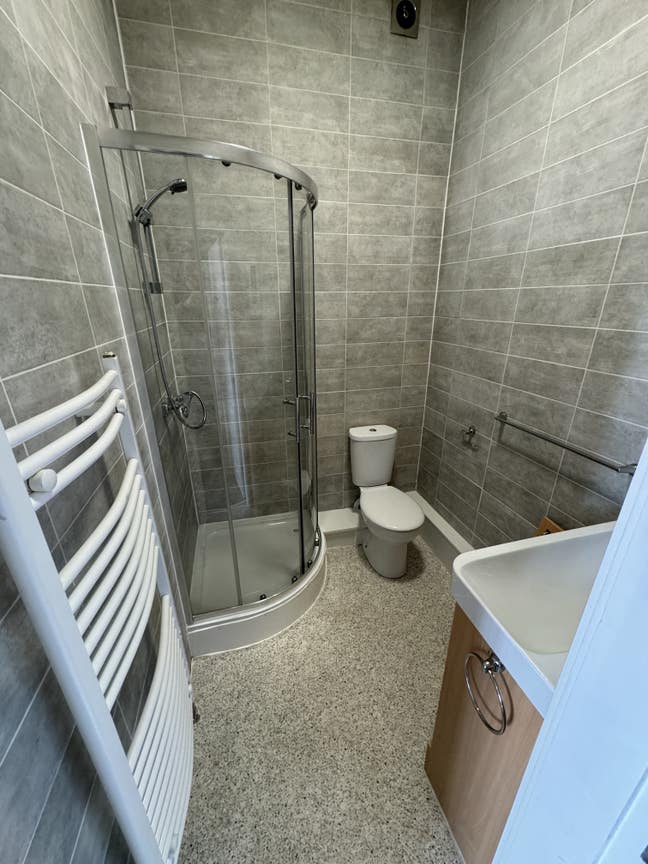 High Quality En-Sute Studio Rooms Available Main Photo