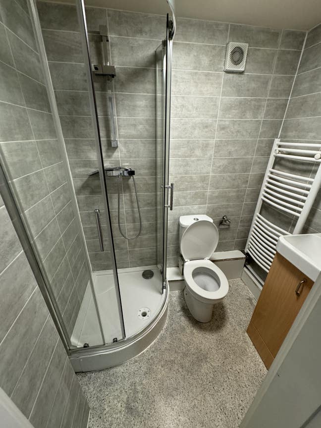 High Quality En-Sute Studio Rooms Available Main Photo
