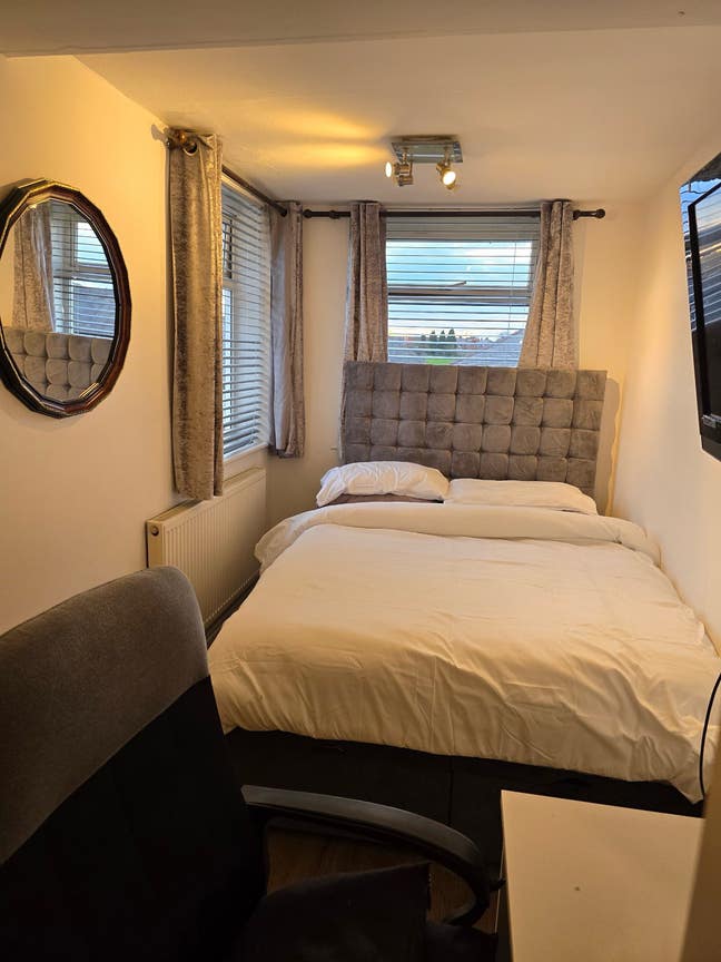 Large Double Bedroom  Main Photo