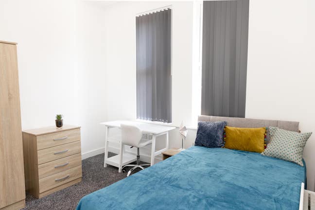 Spacious ensuite rooms close to BAE Main Photo