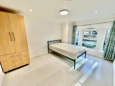 Brand New Four En Suite Flat Elizabeth Line Ealing Main Photo