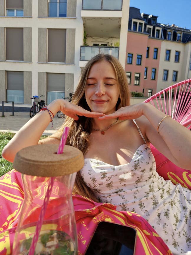 Female flatmate Main Photo