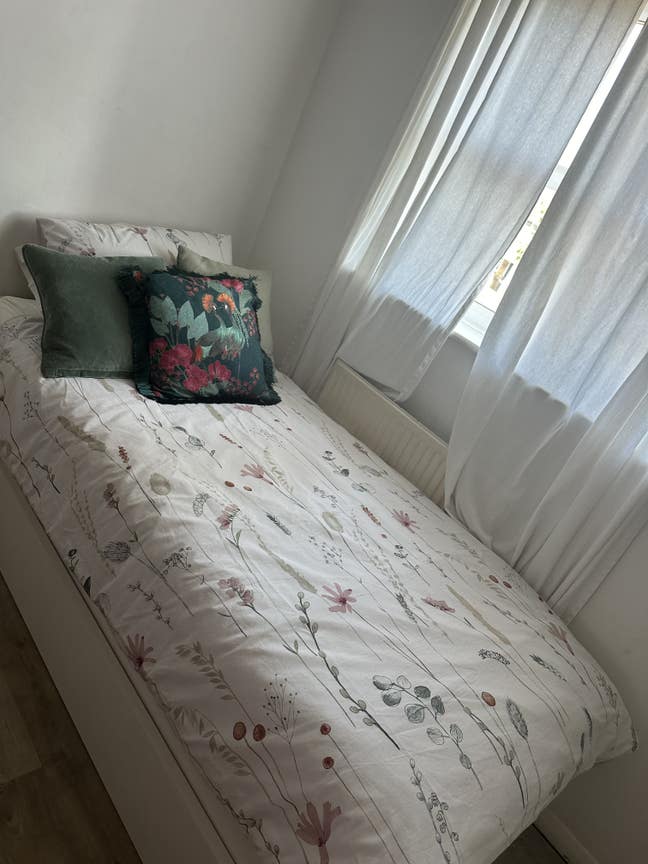 Room in Cheshunt  Main Photo