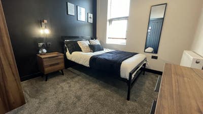 Double Room Available - Professional House Share Main Photo