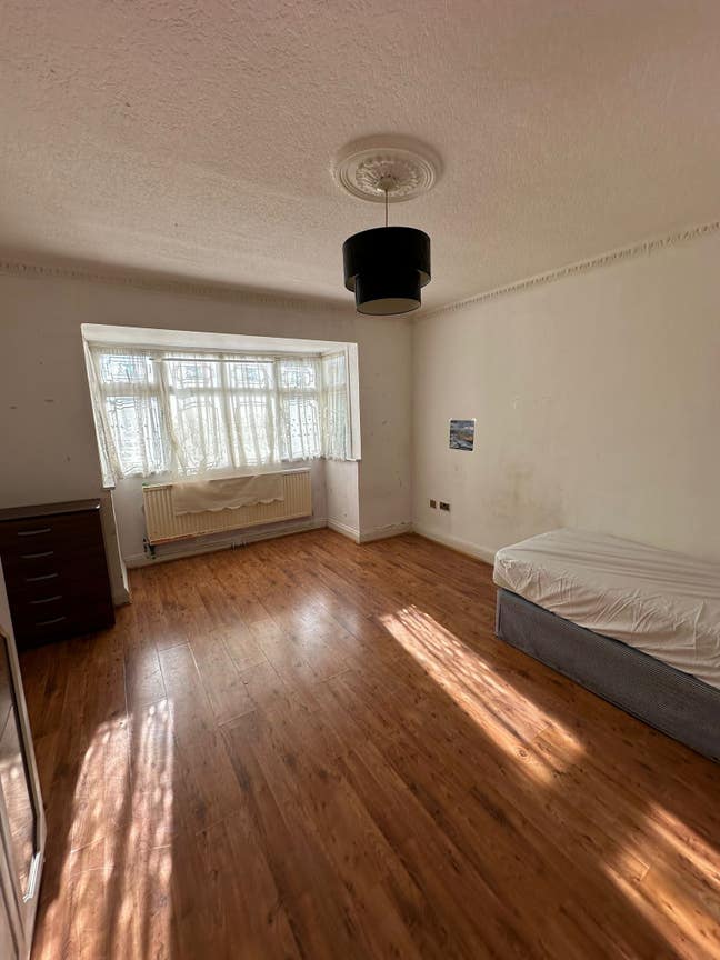 Room Available 9th Sept near Prince Regents DLR Main Photo