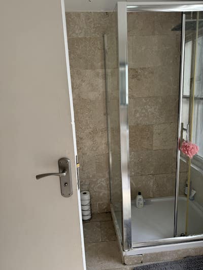 Double Bed room to rent  Main Photo